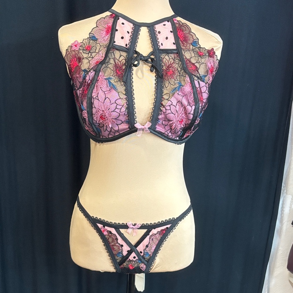 Floral Lace Halter Bralette and Panty Set - Pink and Black